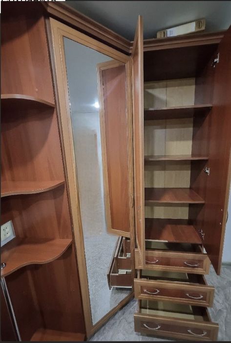 Продам шкаф угловой