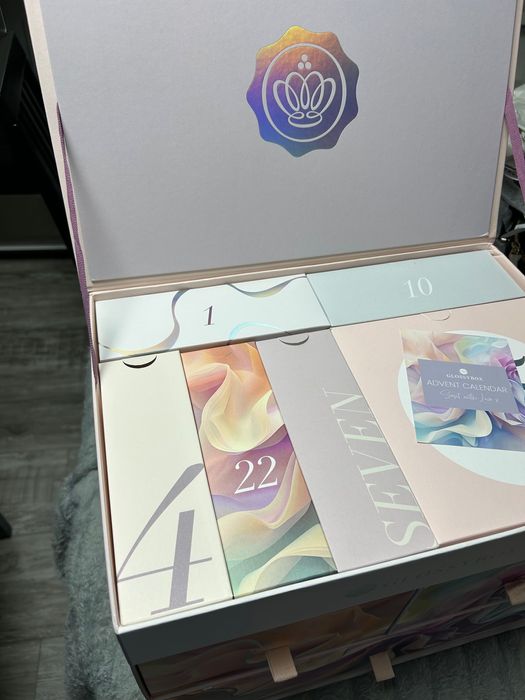 GLOSSY BOX календар