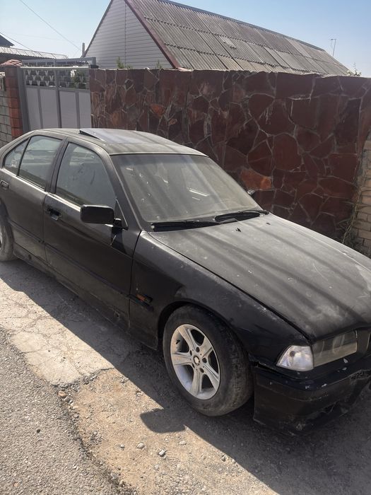 Продам bmw e36 по запчастям