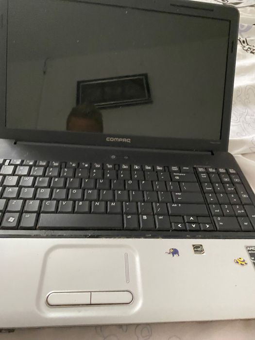 Vând laptop compaq