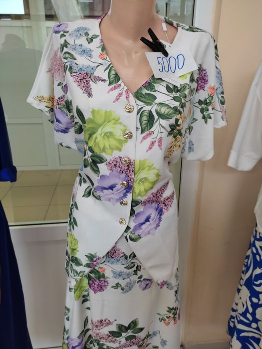 Платья новые продам