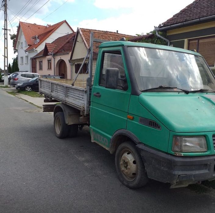 Camioneta Iveco basculantă