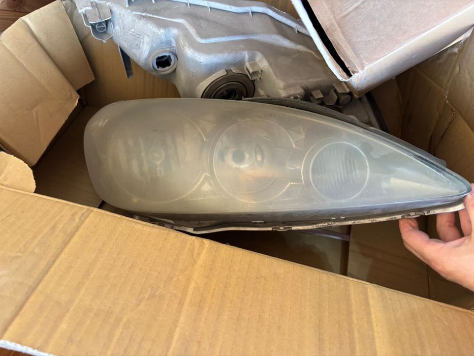 Продам фары на камри