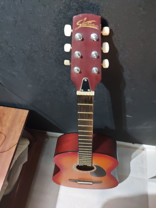 Продам акустическую гитару