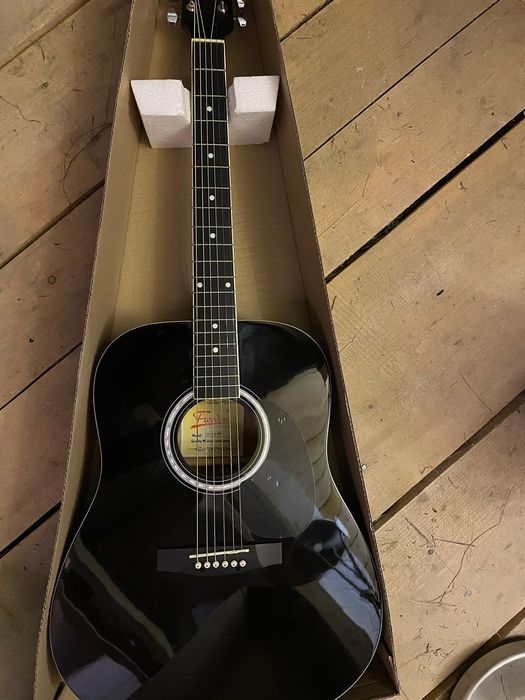 Chitara nouă Freedom