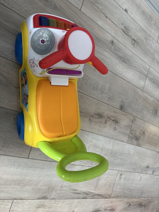 Проходилка кола за бутане на fisher price