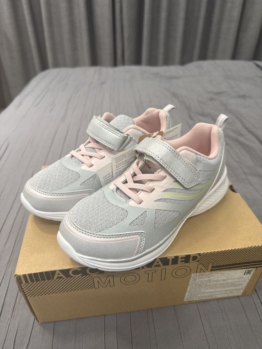 Кроссовки новые для девочки 35 размер