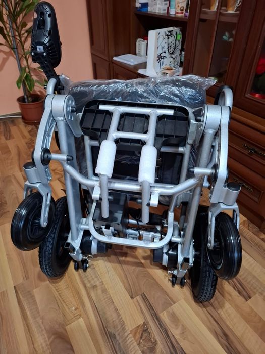 Scaun cu rotile electric