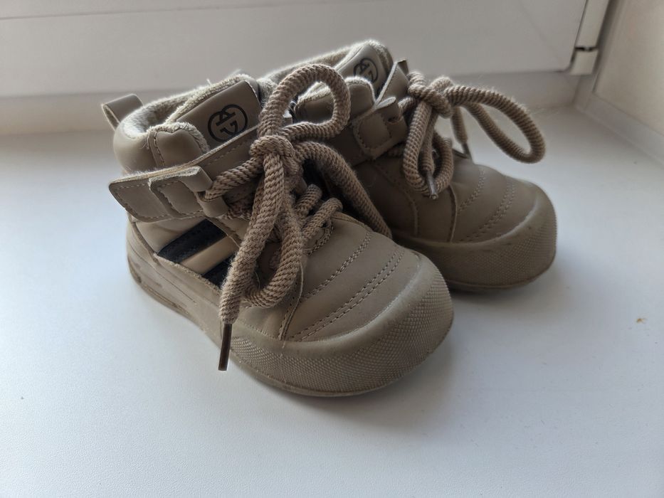 Отдам детскую обувь