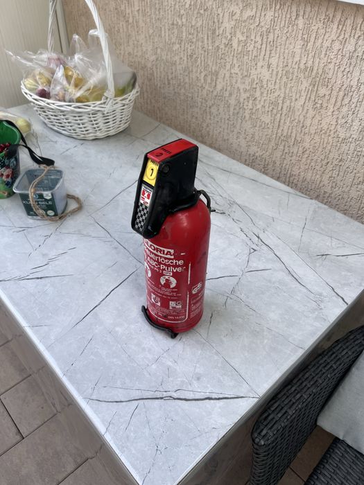 Огнетушитель  мерседес  автомобильный