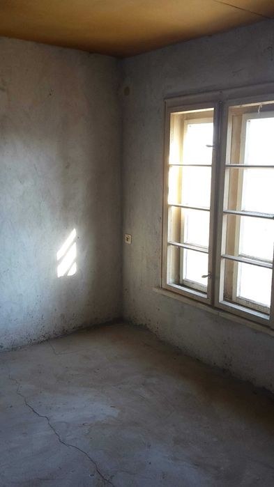 Продава двуетажна къща