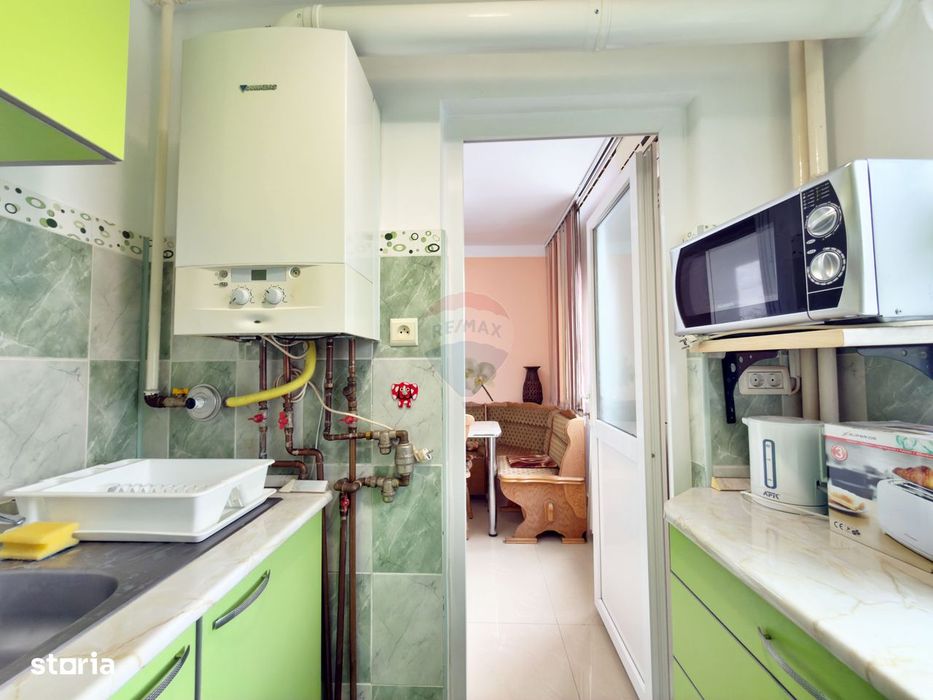 Apartament cu 3 camere de închiriat în zona Intim