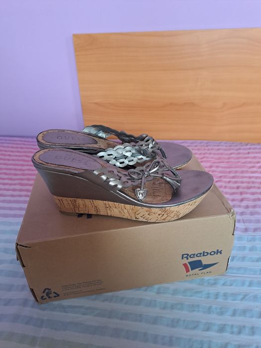 Vând Papuci cu Platforma  Guess Mărimea 38