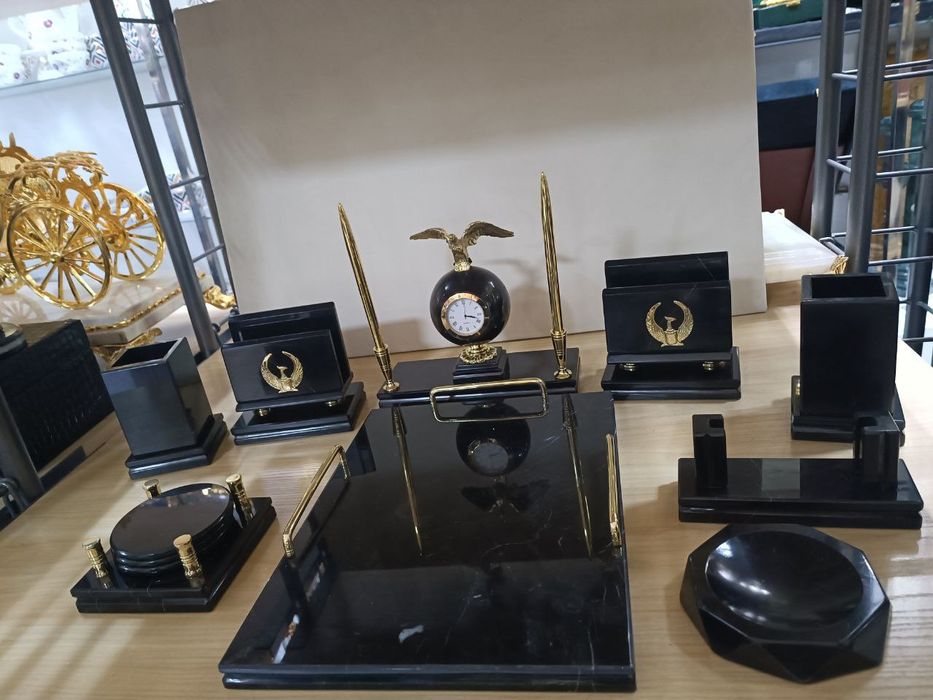 Хар хил турдаги сувенирлар табийтошдан килинган