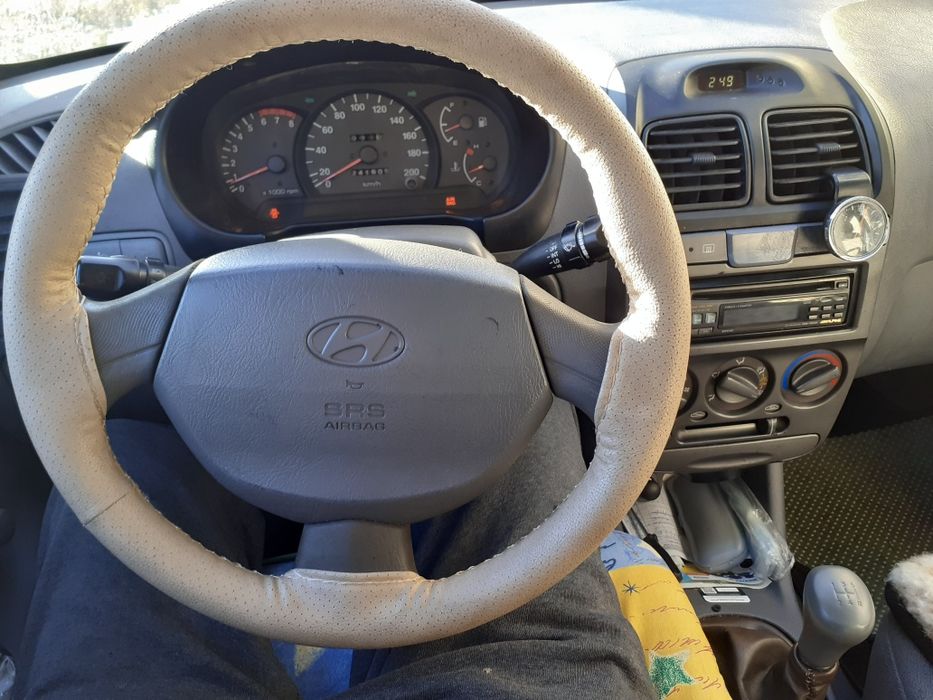 Hyundai accent din 2001, preț fix 600 €uro.