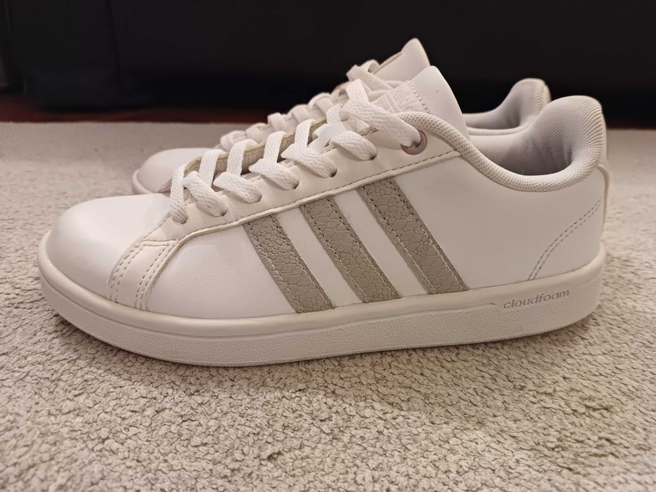 Оригинални дамски бели кецове - ADIDAS Cloudfoam - 37-38