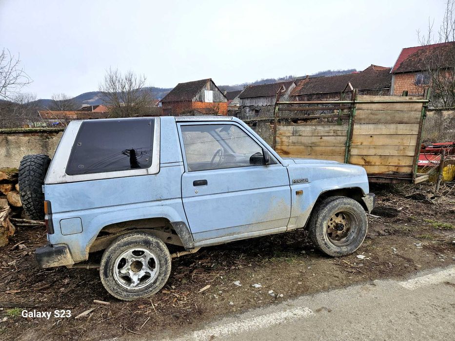 Vând jeep Daihatsu