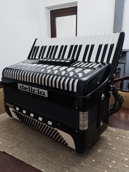 Acordeon  Delicia Choral 23,120 Bași, 7 Registre + 5Registre