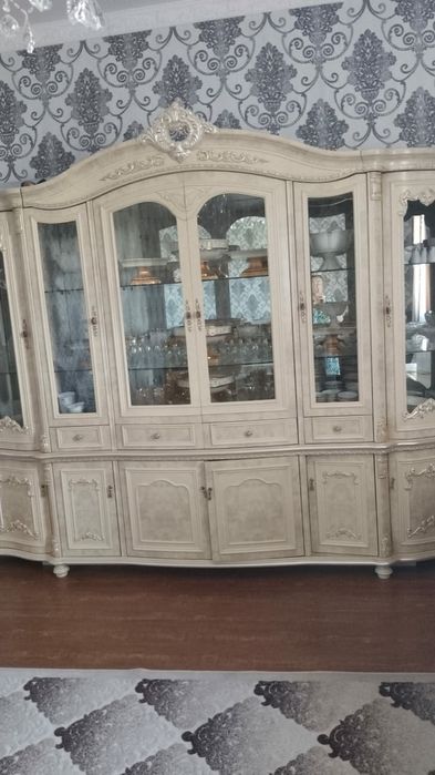 Стол, стуля срочно!срочно!