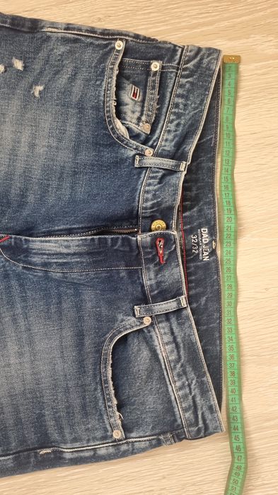 Джинсы Tommy Jeans