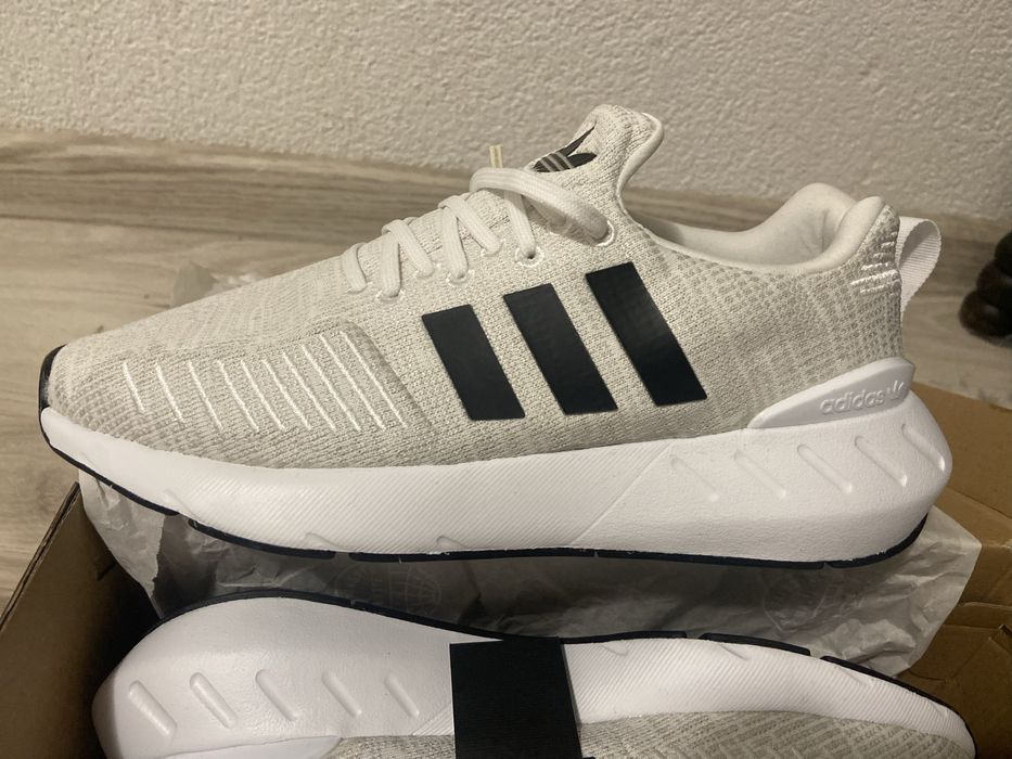 Маратонки adidas 38 2/3