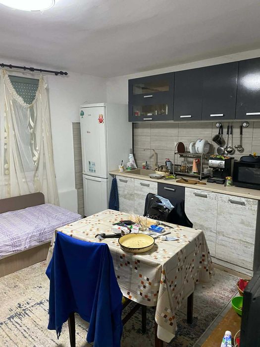 Монолитна къща с гараж с РЗП:240кв.м. с двор от 1462 кв.м.