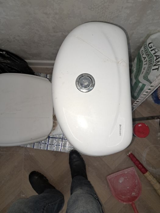 Продаётся б/у унитаз в хорошем состоянии