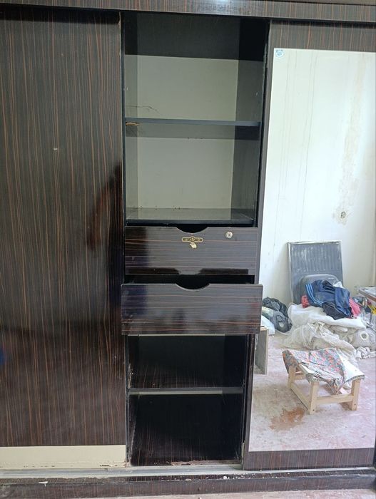 Kupinni shkaf 3 eshikli