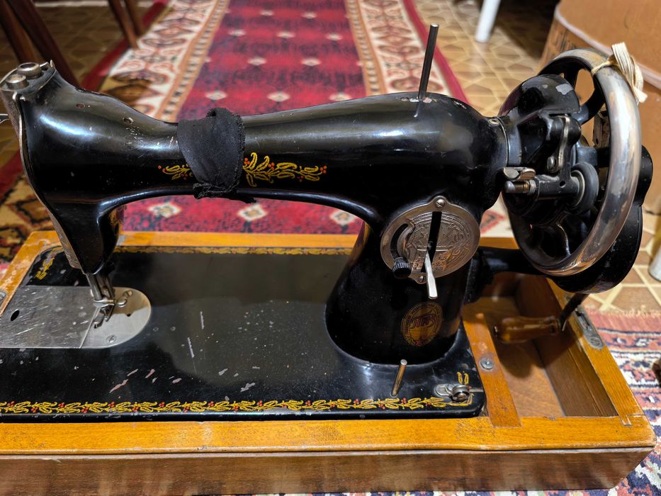 Продаётся швейная машинка