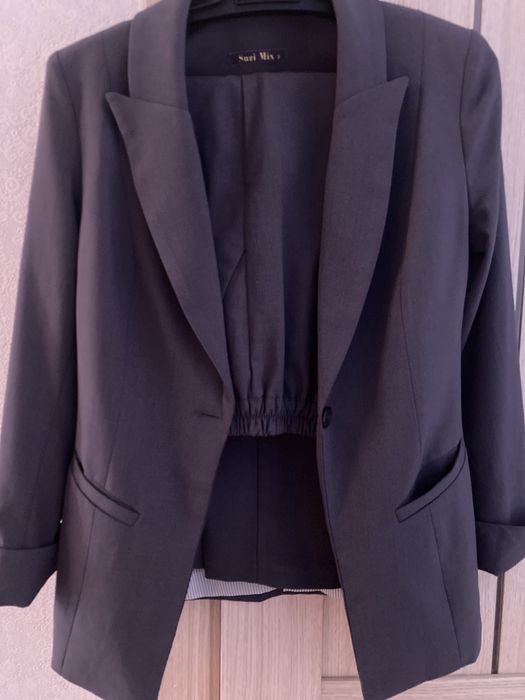 Продается пиджак и костюм с брюками