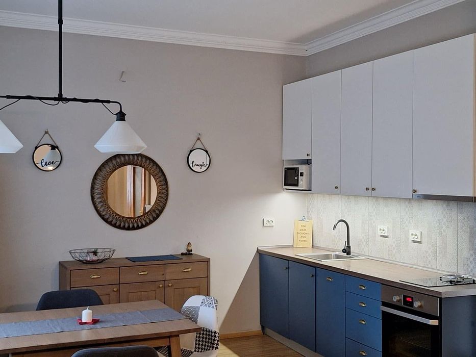 Дава се под наем Тристаен апартамент в София, Лозенец - 85 кв.м за 817.53 € - Снимка #1