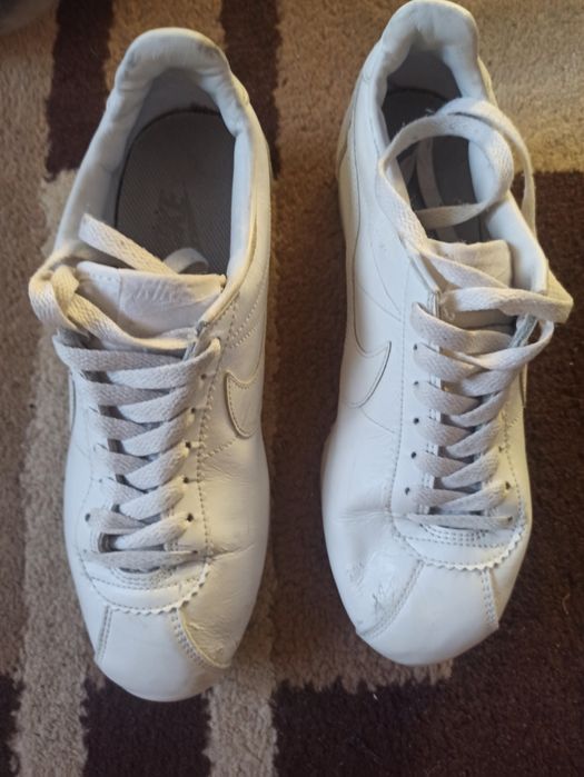 Adidași de vânzare