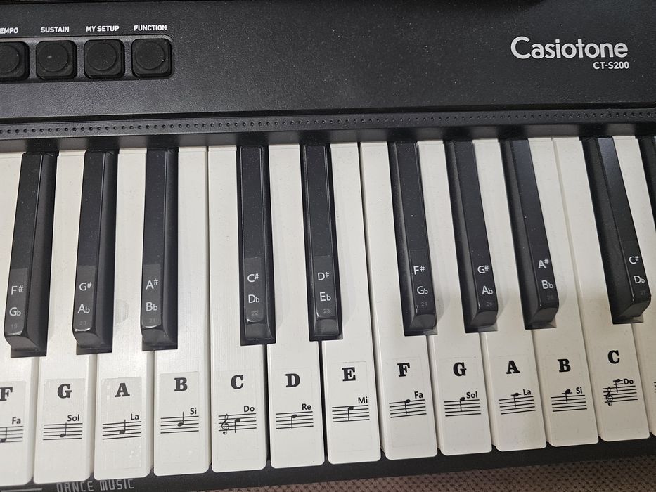 Продавам Casio CT-S200