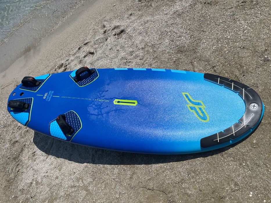 Vand placa de windsurf JP Australia Supersport 133 l 2023.