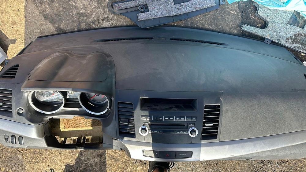 Панель Торпеда Митсубиси Лансер 10