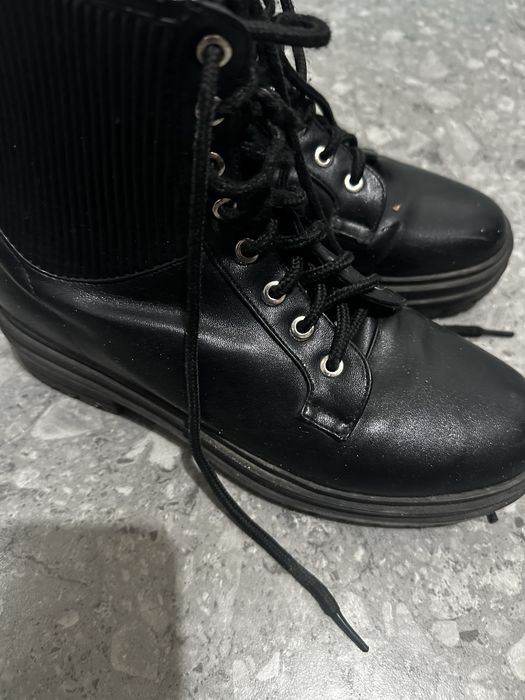 Продам обувь 2000 тг