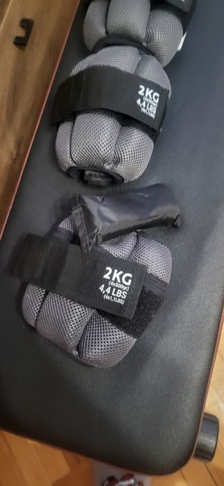 Продавам регулируеми тежести за ръце и крака
