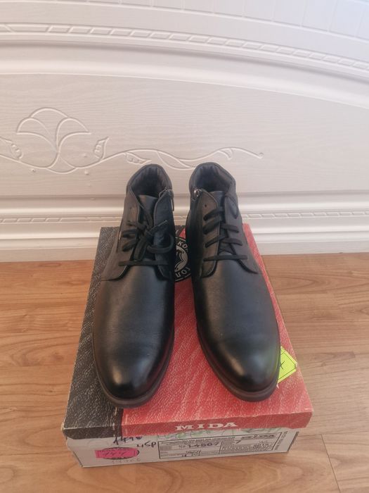 Продам обувь Mida