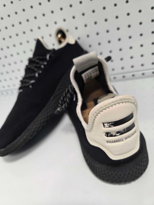 Оригинални мъжки маратонки- Adidas Pharrell Williams