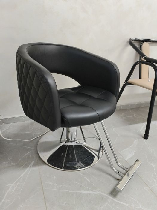 Продам 2 кресла - парикмахерских, для барбер