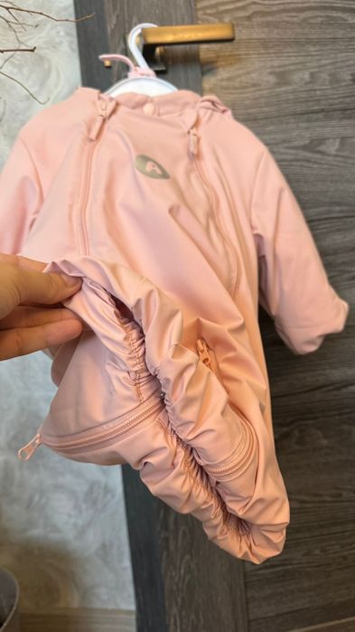 Продам комбинезон весенний на девочку