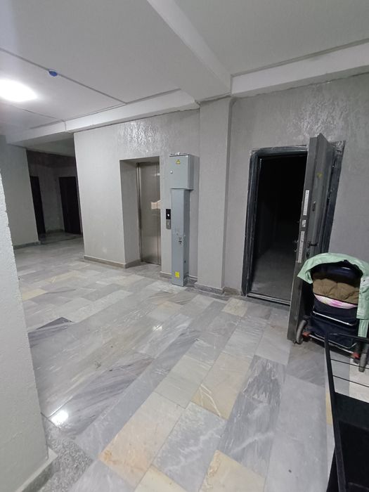 Продаётся 3-комнатная квартира в состоянии каробка, площадь 92 м²