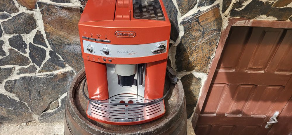 Vand aparat de cafea Delonghi Editie Eleganza