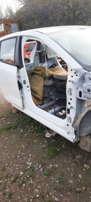 Праг предна колонка дачия сандвро три.