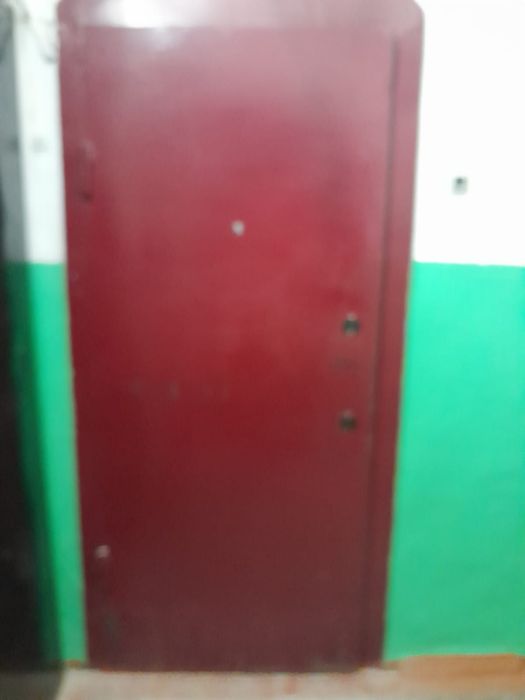 Продам входную металлическую дверь
