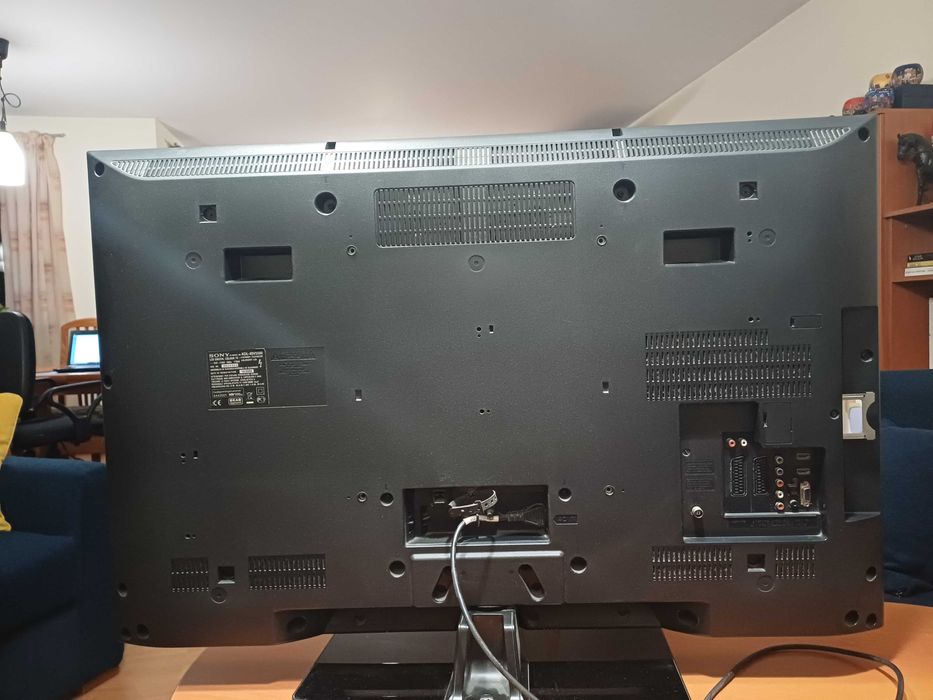 Продавам LED телевизор SONY 40 "