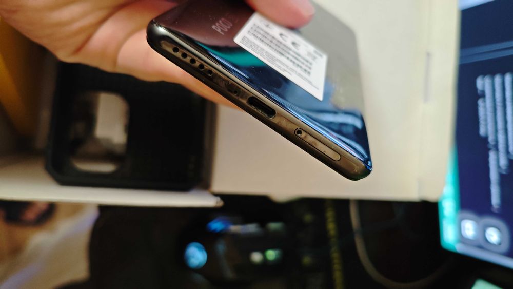 Продам смартфон Xiaomi POCO F3