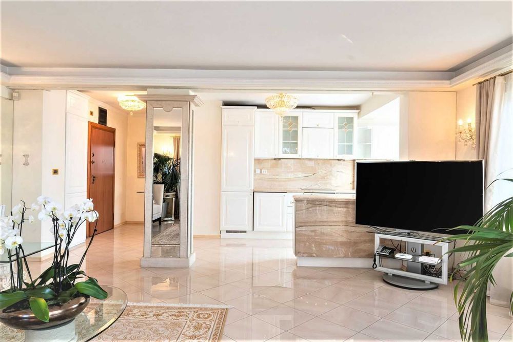 Продава се Тристаен апартамент в София, Лозенец - 130 кв.м за 1716 €/кв.м - Снимка #1