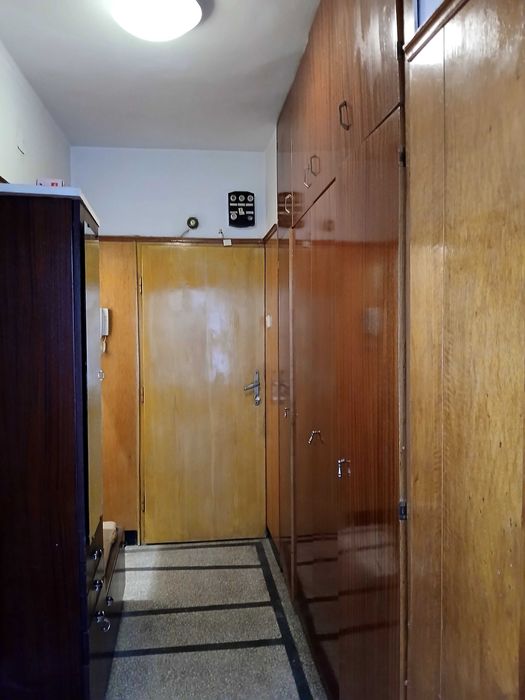 Продавам 4-стаен монолитен апартамент до Камела