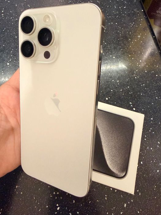 Продавам iPhone 15 pro max отлично състояние !